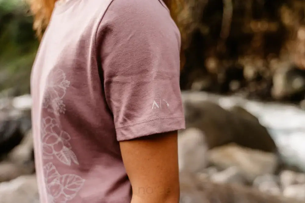 ALOHA KE AKUA - Napua Women's Orchid Tee - Noʻeau Designers