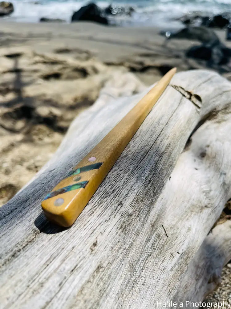 E OLA ANA - Abalone Naio Hair Stick - Noʻeau Designers