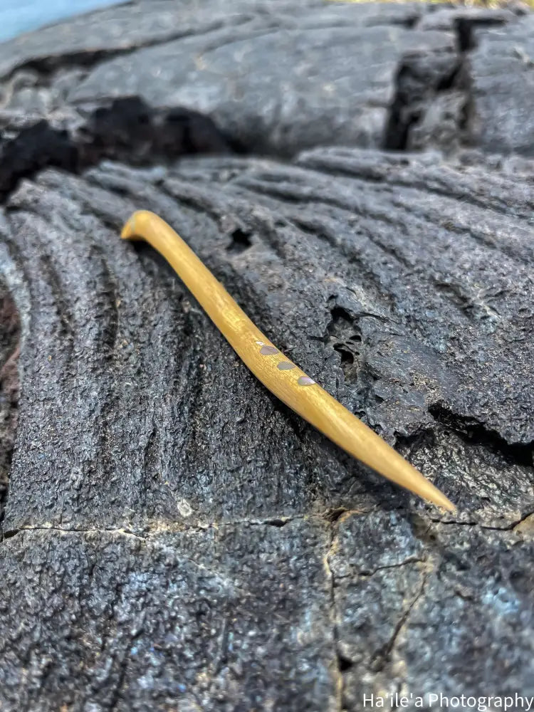 E OLA ANA - Abalone Naio Hair Stick - Noʻeau Designers