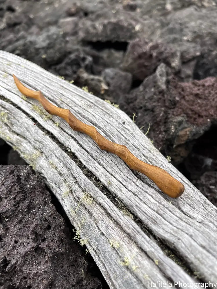 E OLA ANA - Koaia Hair Stick - Noʻeau Designers