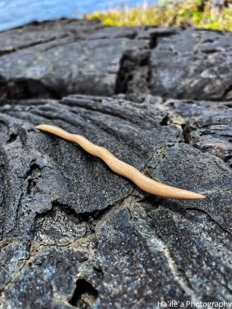 E OLA ANA - Lama Hair Stick - Noʻeau Designers