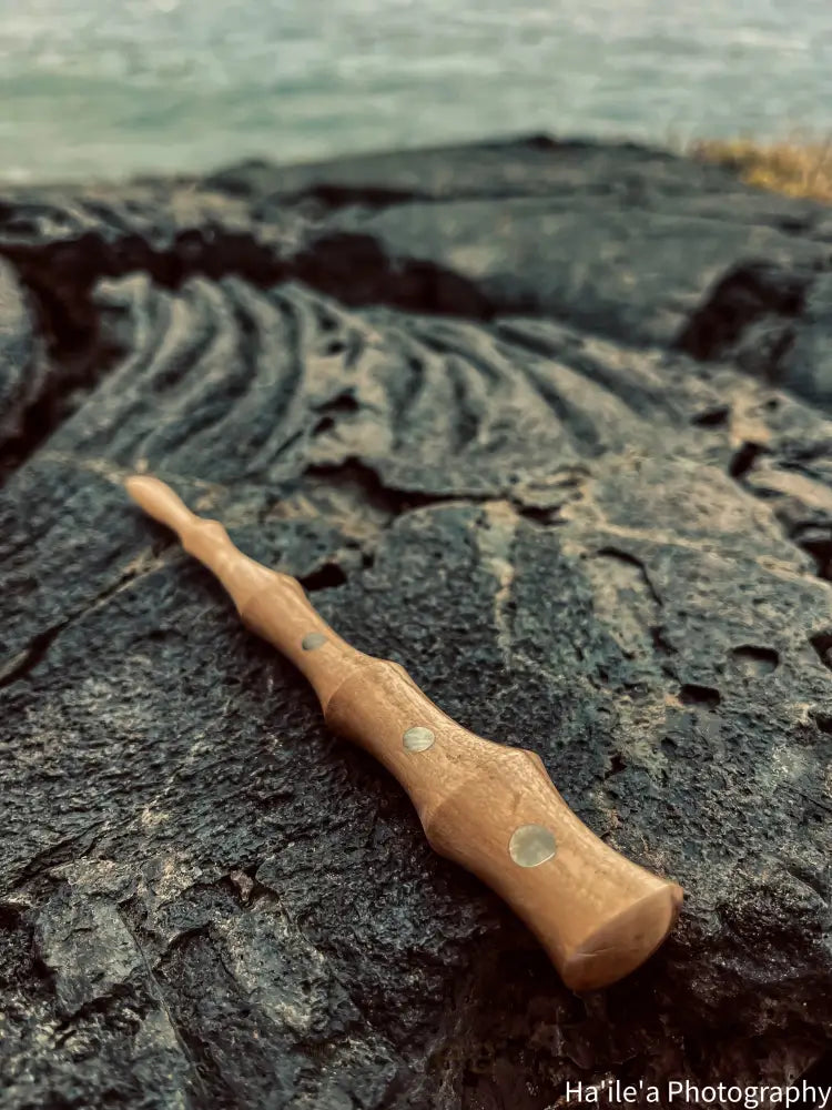 E OLA ANA - Lama Hair Stick - Noʻeau Designers