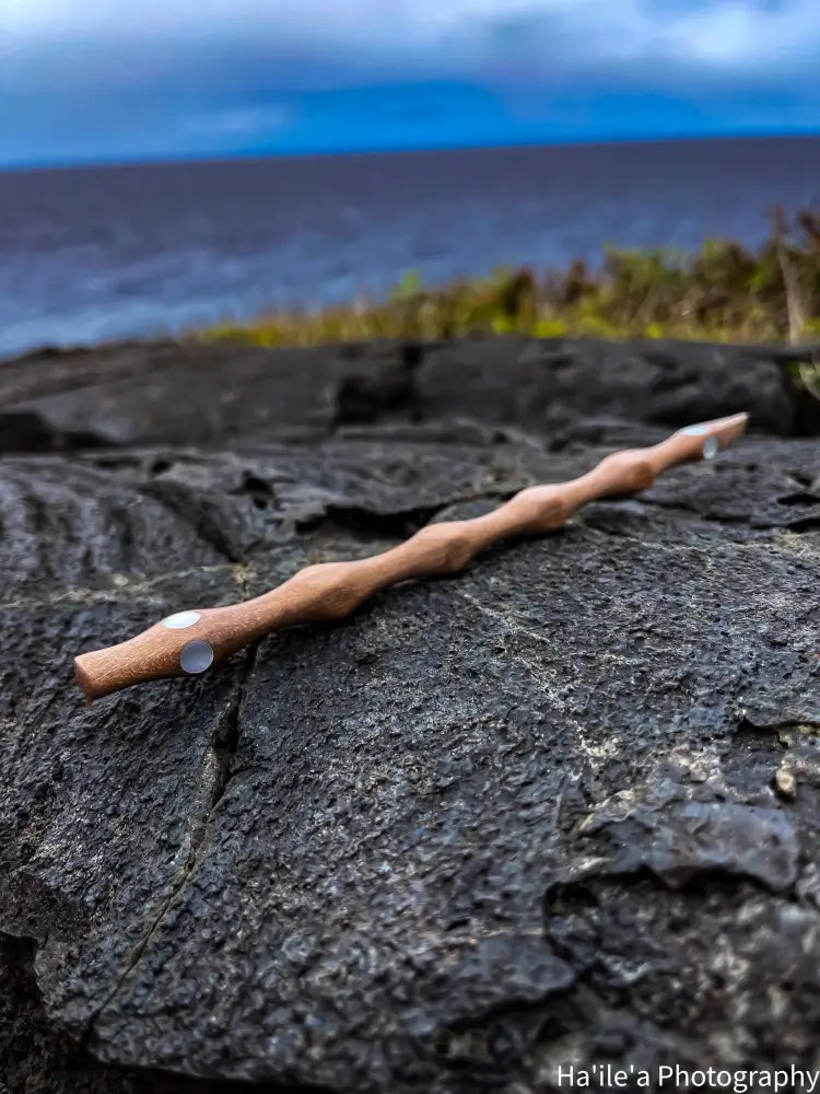 E OLA ANA - Mother Of Pearl Kopiko Hair Stick - Noʻeau Designers