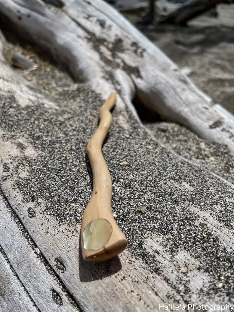 E OLA ANA - Mother Of Pearl Ulei Hair Stick - Noʻeau Designers