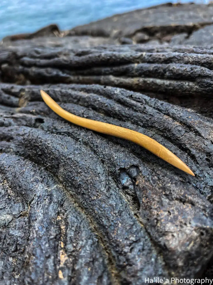 E OLA ANA - Naio Hair Stick - Noʻeau Designers