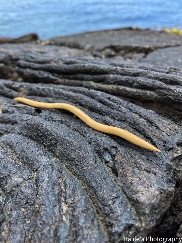 E OLA ANA - Naio Hair Stick - Noʻeau Designers