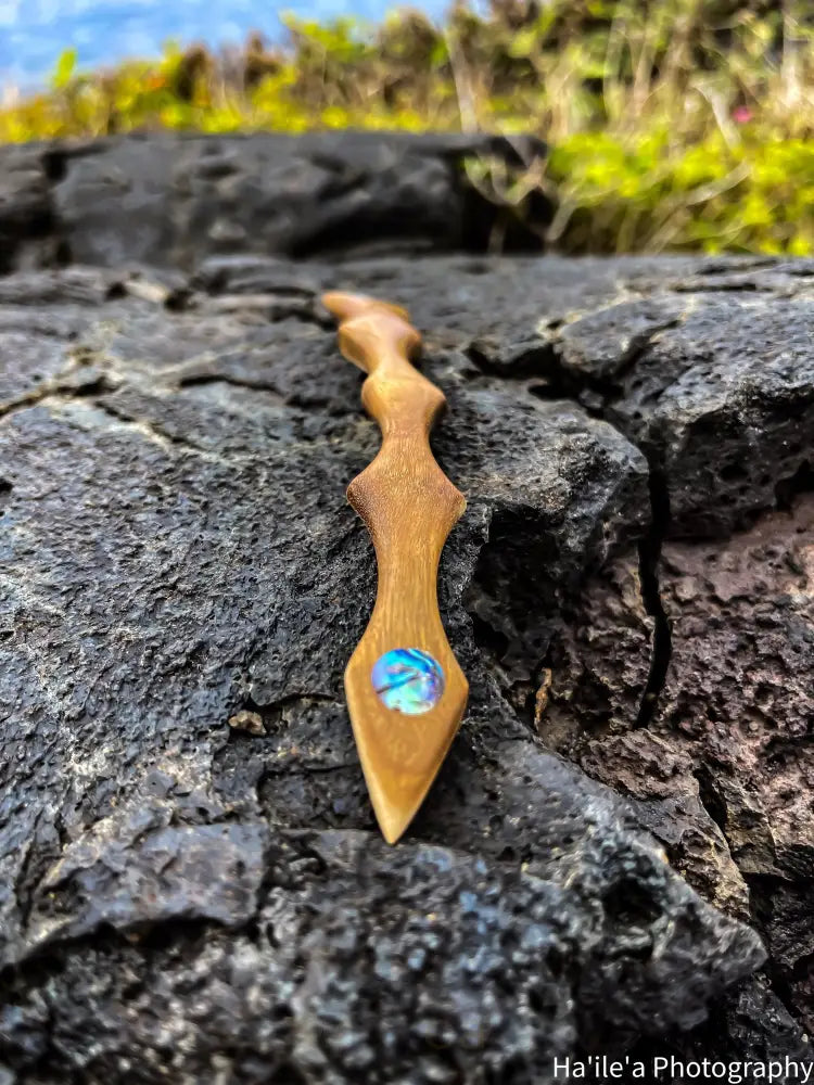 E OLA ANA - Paua Koaia Hair Stick - Noʻeau Designers