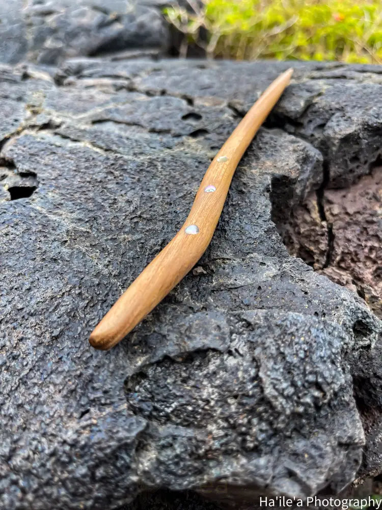 E OLA ANA - Paua Koaia Hair Stick - Noʻeau Designers
