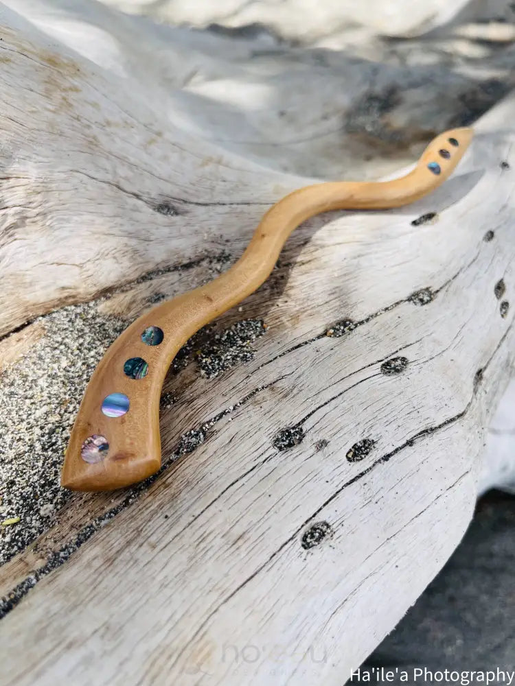 E OLA ANA - Paua Ulei Hair Stick - Noʻeau Designers