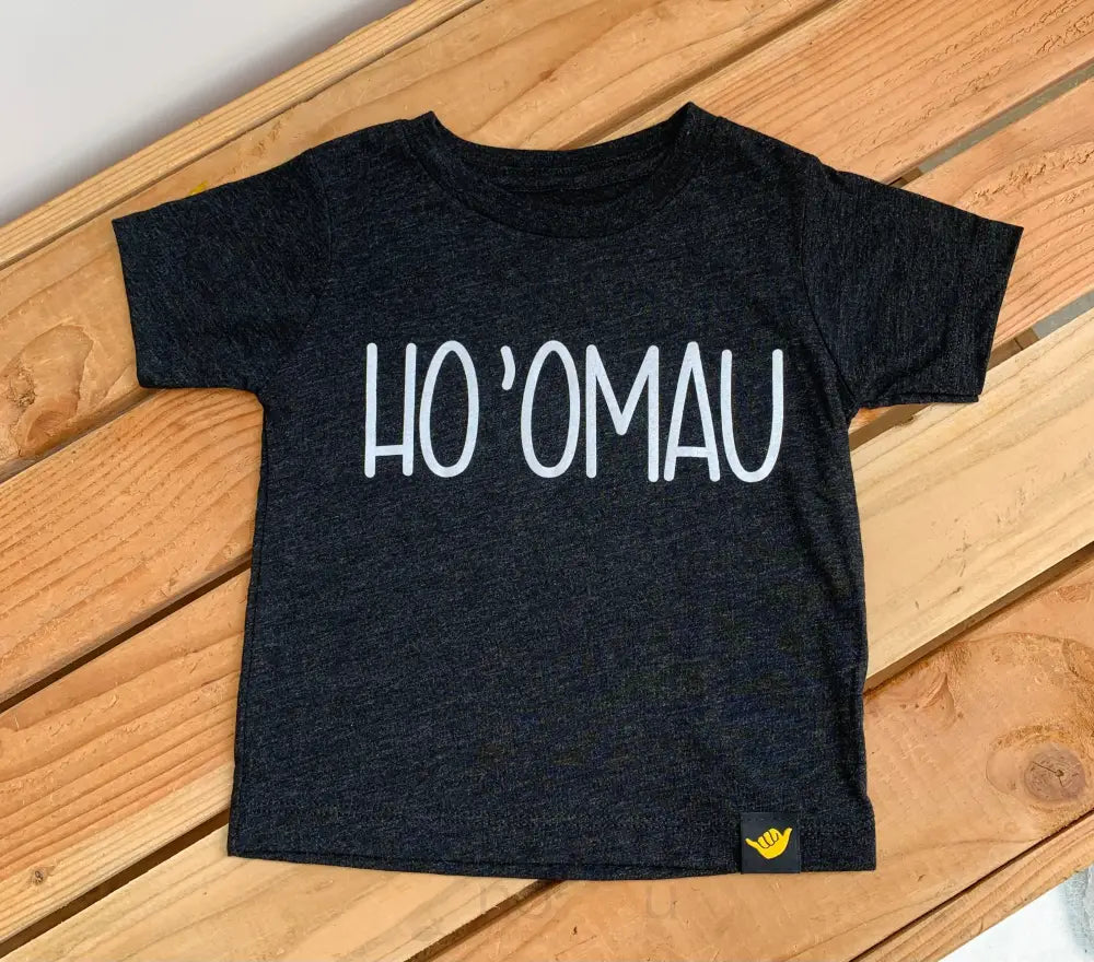HOLOHOLO MAMA - Hoʻomau Keiki Black T-Shirt - Noʻeau Designers