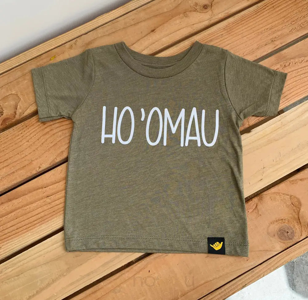 HOLOHOLO MAMA - Ho'omau Keiki Olive T-shirt - Noʻeau Designers
