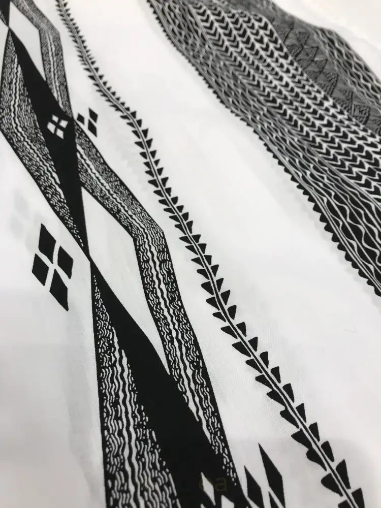 IRON KANAKA - White & Black ʻOhe Kāpala Malo - Noʻeau Designers