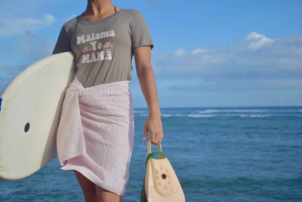 KAHOMELANI'S - Mālama Yo Māmā Wahine T-Shirt - Noʻeau Designers