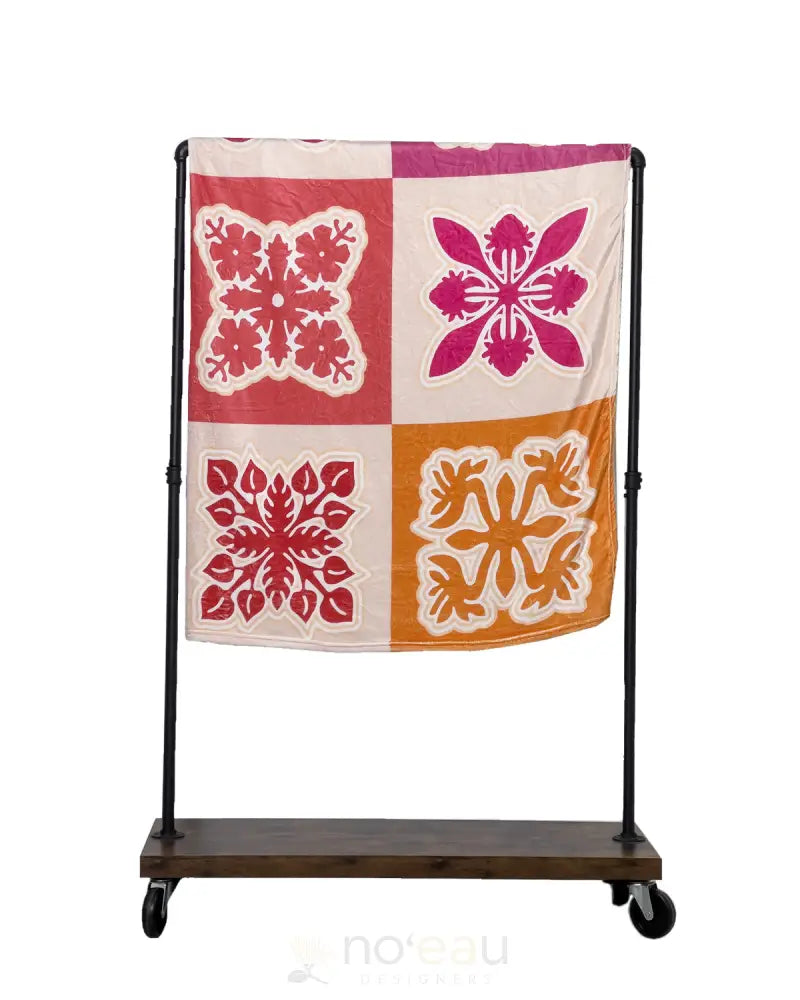 LEI KINIS AUKAI - Hawaiian Quilt Fleece Blanket - Noʻeau Designers